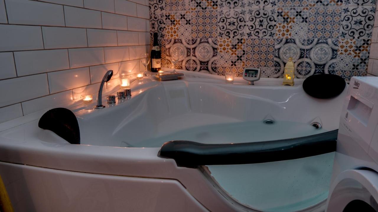 Spa Apartment Yin - Hot Tub, Sauna, Spa نوفي ساد المظهر الخارجي الصورة